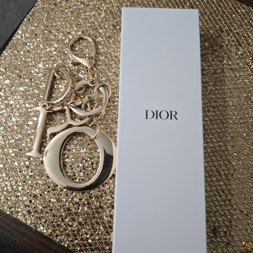 Dior Luxurious Gold Key Holder - Picture 2 of 3